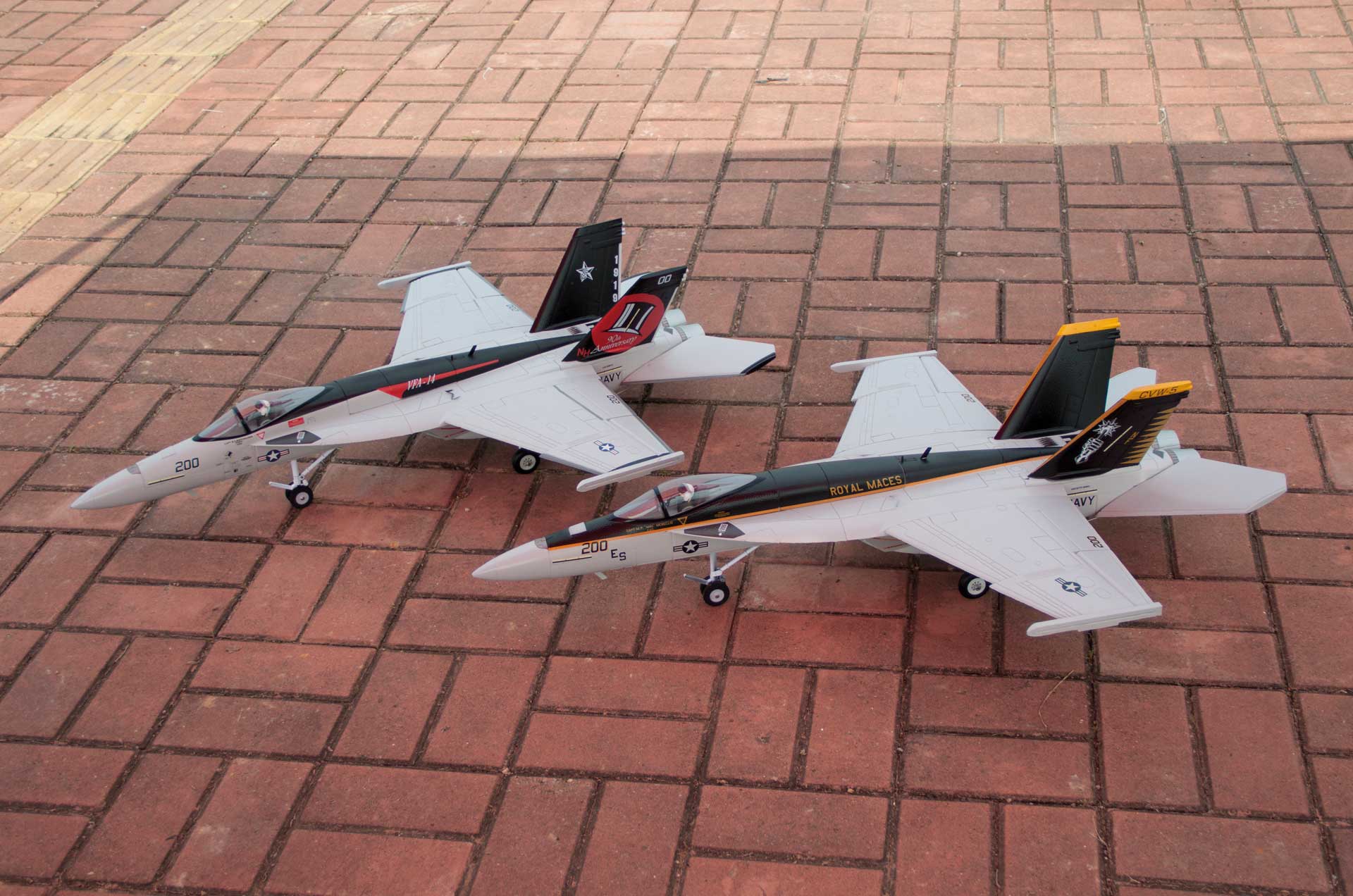 Freewing F/A-18E 4S 64mm EDF Jet Royal Maces PNP - Image 6