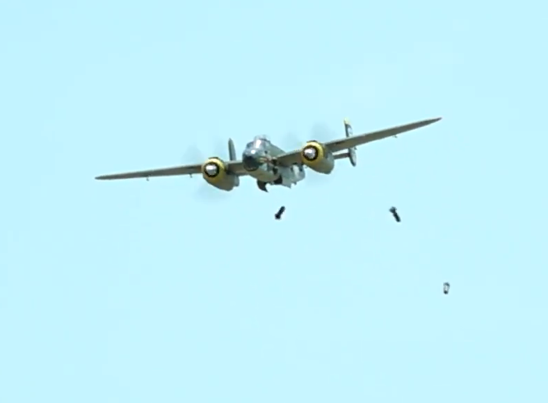 Freewing Flightline B-25J Michell Bomber 1600mm PNP - Image 2